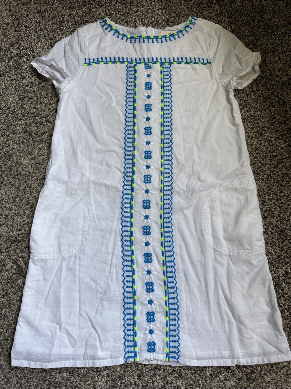 Vineyard Vines White Dress with Blue and bright yellow Embroidery